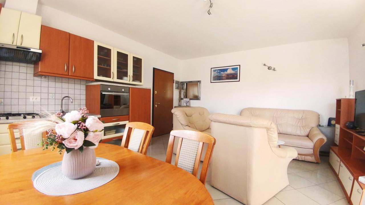 Apartment Matika, Terrace Apartment 10 Minutes Walk From Center Rovinj Zewnętrze zdjęcie
